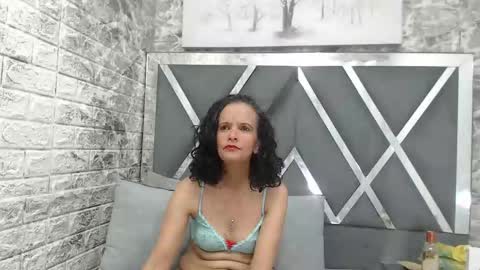 Snapshot of yanetrose chatting on 11-02-25, 03:42 yanetrose online show from 11-02-25, 03:42