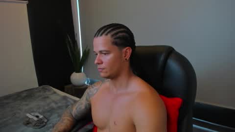 new here online show from 11-23-25, 03:34