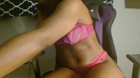 Snapshot of yarabrynnn chatting on 12-17-24, 12:11 YARA online show from 12-17-24, 12:11