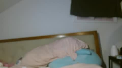 Snapshot of yarabrynnn chatting on 11-15-25, 07:16 YARA online show from 11-15-25, 07:16