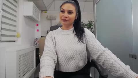 Snapshot of yaraxcox chatting on 01-16-26, 05:11 Yara online show from 01-16-26, 05:11