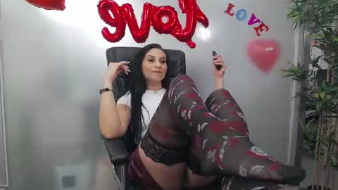 Snapshot of yaraxcox chatting on 02-15-26, 07:51 Yara online show from 02-15-26, 07:51