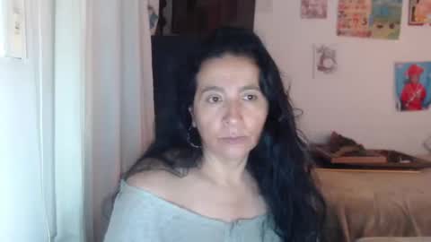 Snapshot of yasmin_love85 chatting on 10-27-25, 05:28 yasmin_love85 online show from 10-27-25, 05:28