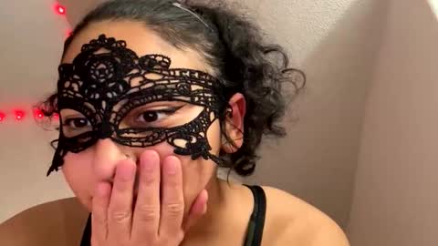 Snapshot of yazzydeleon chatting on 10-27-25, 07:01 yazzydeleon online show from 10-27-25, 07:01