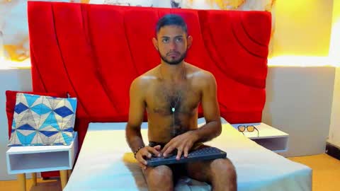 Snapshot of yeferson_scott chatting on 10-22-25, 08:30 Yeferson online show from 10-22-25, 08:30