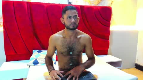 Snapshot of yeferson_scott chatting on 10-24-25, 01:03 Yeferson online show from 10-24-25, 01:03