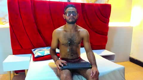 Snapshot of yeferson_scott chatting on 10-24-25, 07:43 Yeferson online show from 10-24-25, 07:43