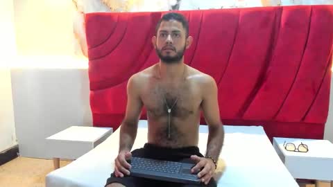 Snapshot of yeferson_scott chatting on 11-01-25, 08:00 Yeferson online show from 11-01-25, 08:00