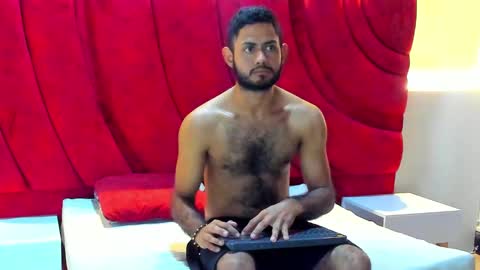 Snapshot of yeferson_scott chatting on 11-06-25, 07:48 Yeferson online show from 11-06-25, 07:48