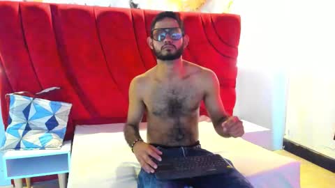 Snapshot of yeferson_scott chatting on 11-08-25, 07:45 Yeferson online show from 11-08-25, 07:45