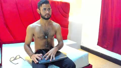 Snapshot of yeferson_scott chatting on 11-12-25, 07:57 Yeferson online show from 11-12-25, 07:57