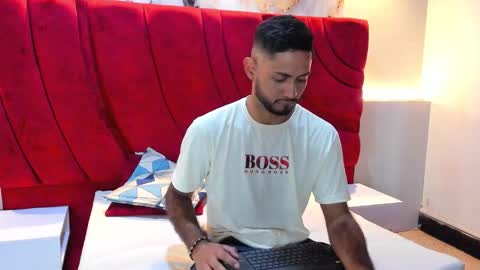 Snapshot of yeferson_scott chatting on 11-13-25, 08:08 Yeferson online show from 11-13-25, 08:08