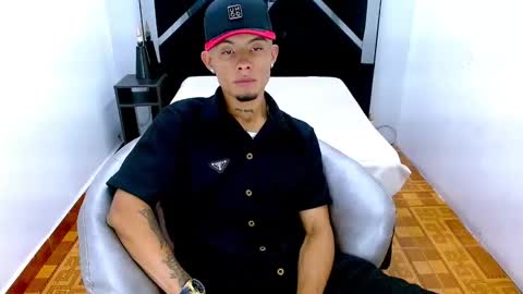 Yi  online show from 11-21-25, 07:34