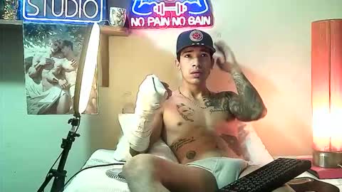 yeisoncastellanos1999 online show from 01-18-26, 09:35