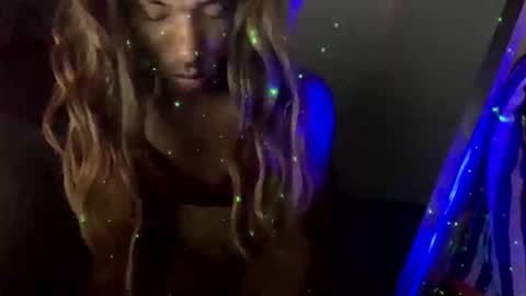 Snapshot of yelladaniella chatting on 10-18-25, 10:38 Ella Ts online show from 10-18-25, 10:38