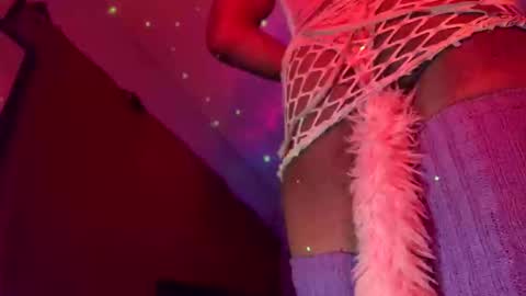 Snapshot of yelladaniella chatting on 10-31-25, 08:59 Ella Ts online show from 10-31-25, 08:59