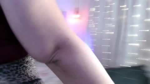 Snapshot of yellow_lily chatting on 01-11-25, 07:27 yellow_lily online show from 01-11-25, 07:27