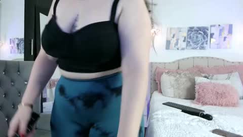 Snapshot of yellow_lily chatting on 02-09-25, 05:01 yellow_lily online show from 02-09-25, 05:01