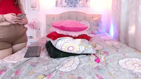 Snapshot of yellow_lily chatting on 03-04-25, 09:00 yellow_lily online show from 03-04-25, 09:00