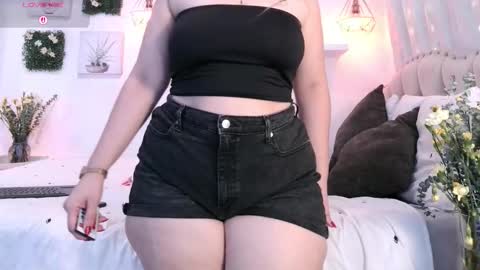 Snapshot of yellow_lily chatting on 09-17-25, 02:08 yellow_lily online show from 09-17-25, 02:08