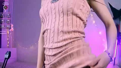 Snapshot of yellow_songbird chatting on 03-19-26, 03:27 Liya online show from 03-19-26, 03:27