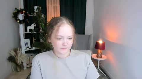 Snapshot of yennefer__ chatting on 12-17-25, 04:35 Yennefer online show from 12-17-25, 04:35