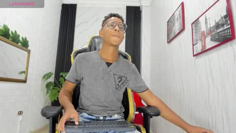 M O R E N O online show from 10-24-25, 09:44