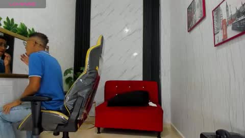 M O R E N O online show from 10-25-25, 08:25