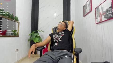 M O R E N O online show from 11-03-25, 08:43