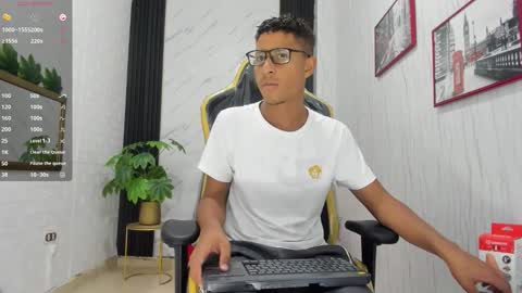 M O R E N O online show from 11-06-25, 07:37