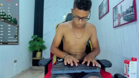 M O R E N O online show from 11-11-25, 10:54