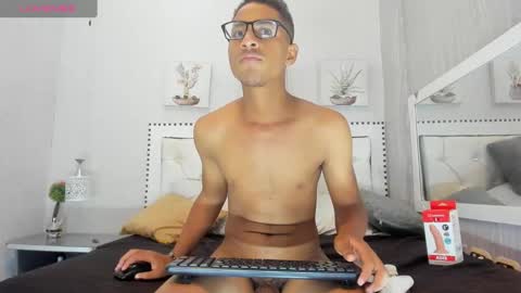 M O R E N O online show from 11-12-25, 09:58