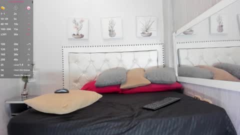 M O R E N O online show from 11-14-25, 07:45