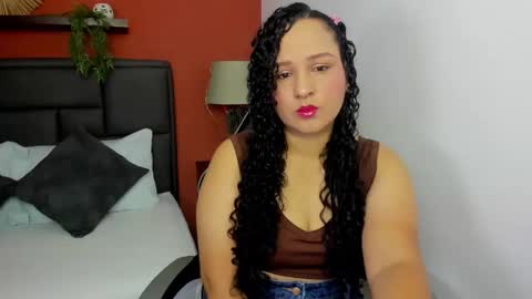 Snapshot of yera_curry chatting on 12-17-25, 12:00 Y E R A online show from 12-17-25, 12:00