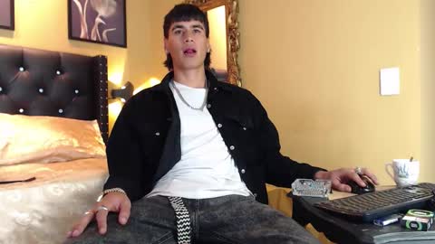 Snapshot of yerk_dan chatting on 11-25-25, 05:18 Yerk online show from 11-25-25, 05:18