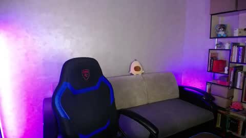 Snapshot of yes_cute_boy_ chatting on 11-05-25, 07:03 Eden online show from 11-05-25, 07:03