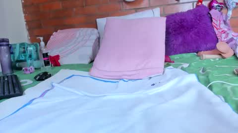 yesicasquirt65 online show from 02-14-26, 12:57