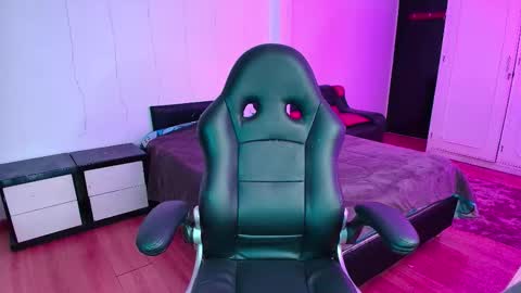 yesie_hot2 online show from 11-24-25, 11:15