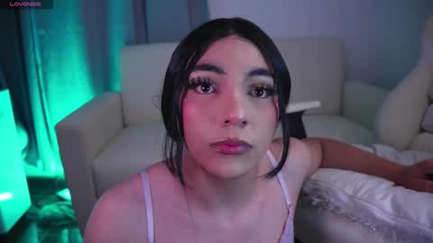 Snapshot of yess__daddy_ chatting on 10-27-25, 04:00 sofia online show from 10-27-25, 04:00