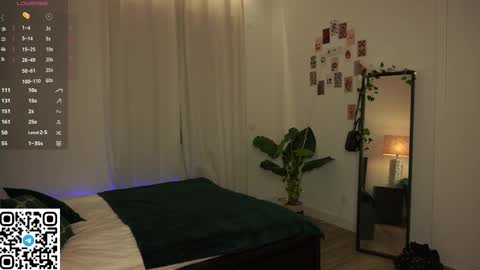 Kiki online show from 11-20-25, 03:28