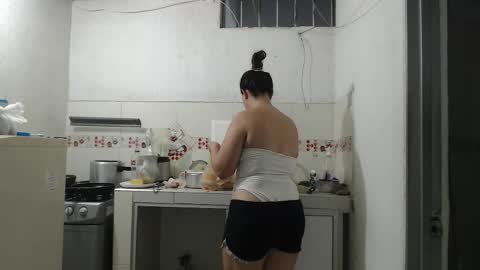 Snapshot of yessica_08 chatting on 10-24-25, 11:23 yessica and andres online show from 10-24-25, 11:23