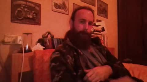 yeti_92 online show from 11-28-25, 05:59