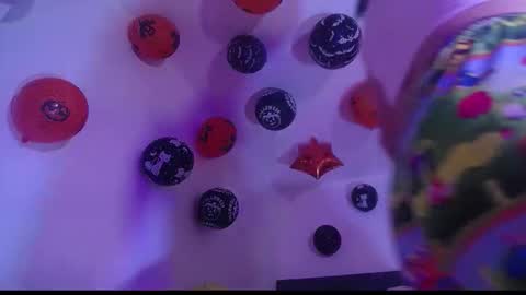 Yiny online show from 10-24-25, 09:17