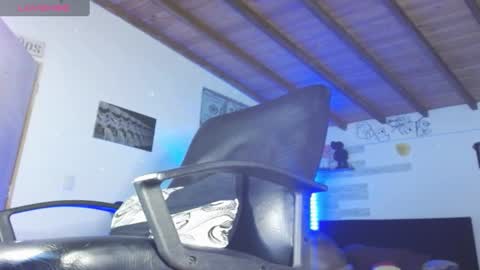 Snapshot of yio__cohen chatting on 01-11-25, 06:35 yio cohen online show from 01-11-25, 06:35