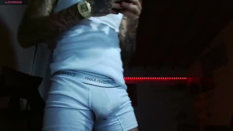 Snapshot of yio__cohen chatting on 10-22-25, 04:46 yio cohen online show from 10-22-25, 04:46