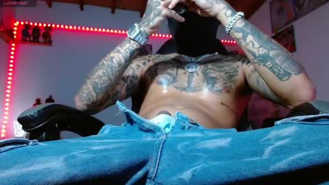 Snapshot of yio__cohen chatting on 10-31-25, 05:30 yio cohen online show from 10-31-25, 05:30