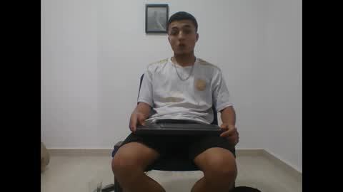 yissus_20 online show from 11-08-25, 06:40