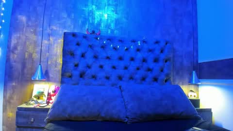 yiyisandoval online show from 11-11-25, 07:47