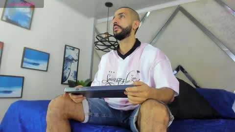 Yiyo online show from 01-15-25, 04:15