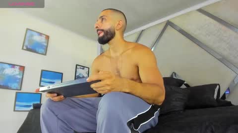 Yiyo online show from 01-31-25, 02:28